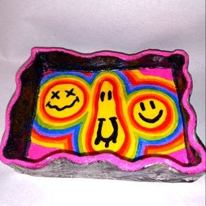 Trippy smiley face trinket tray